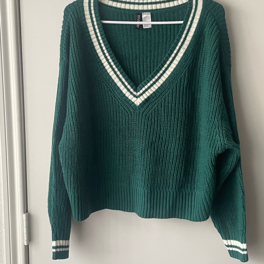 H&M Forest Green V-Neck Sweater with Ivory Accents - Picture 6 of 6